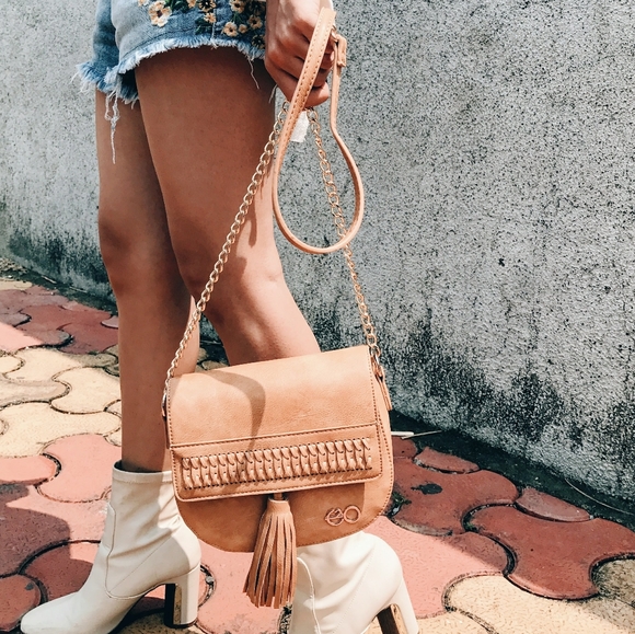 E2O Tan Beige Sling Bag - New - Picture 2 of 7